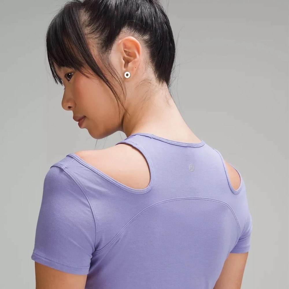 NWT $68 Lululemon Women Shoulder Cut-Out Yoga T-Shirt Dark Lavender Sz 12